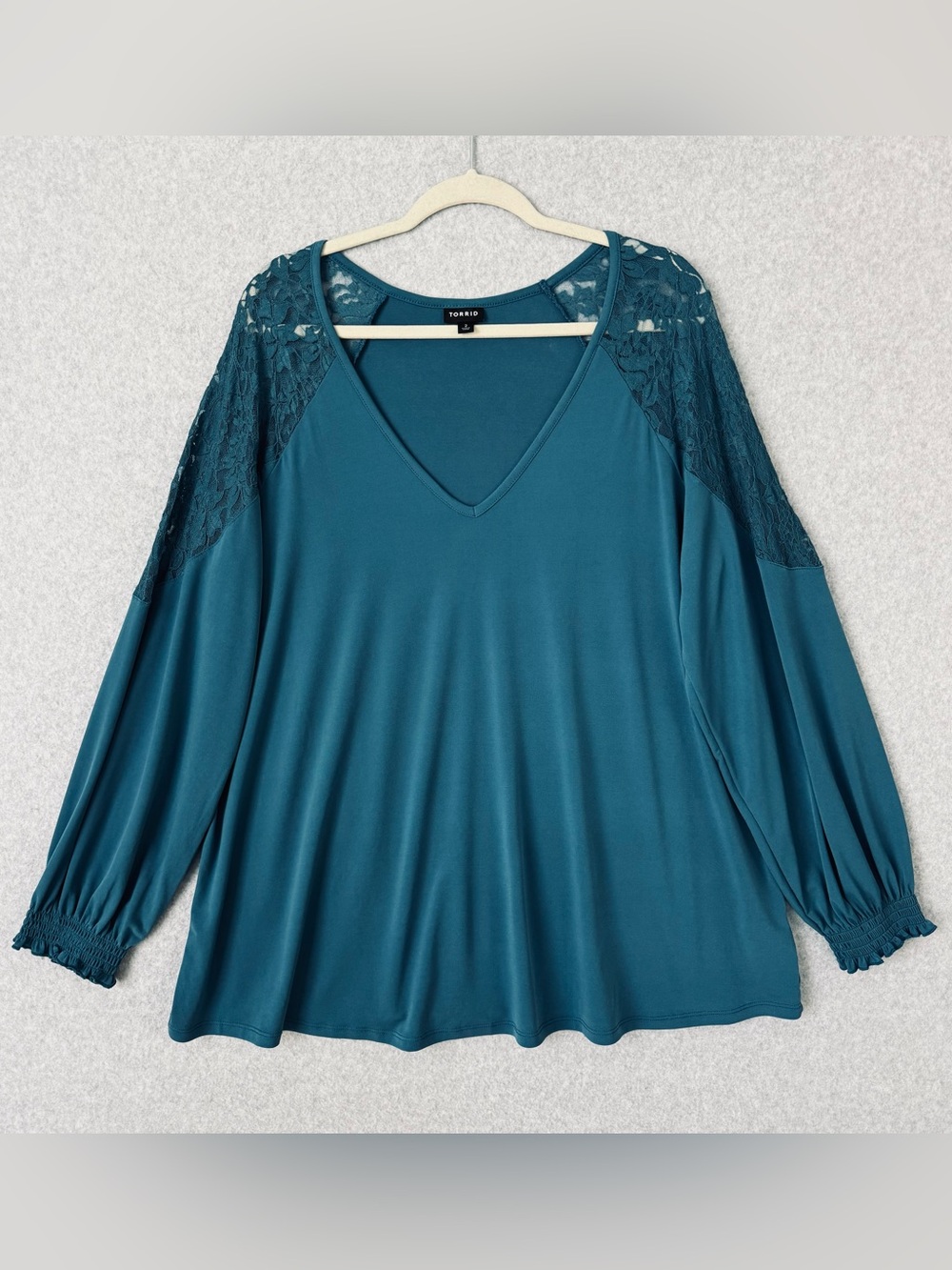 Torrid Womens Plus Size 2 2X Top Blue Teal Long Sleeve Lace Inset V Neck Blouse